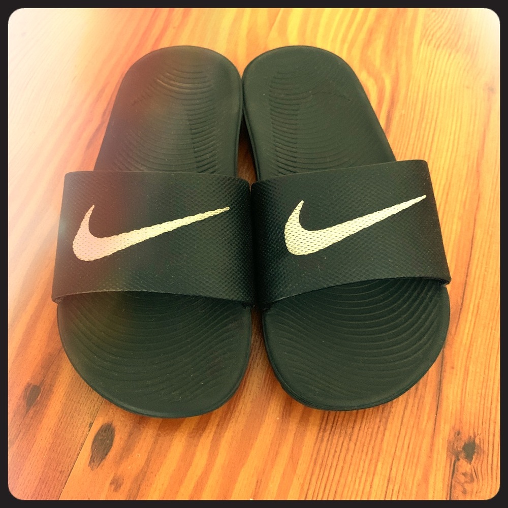 Nike kids kawa slides
